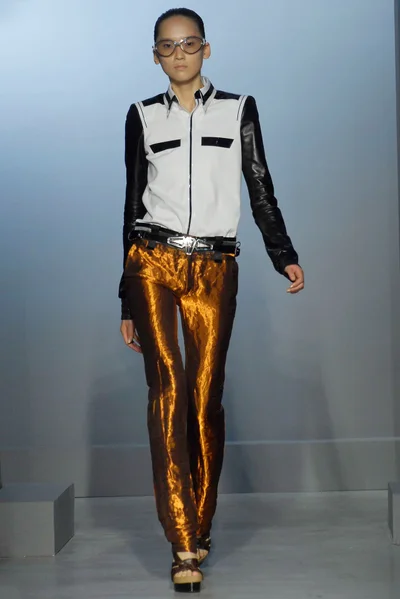 Look 16